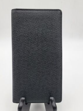 LOUIS VUITTON Taiga Porte Valeurs Organizer Wallet Black..Authentic..